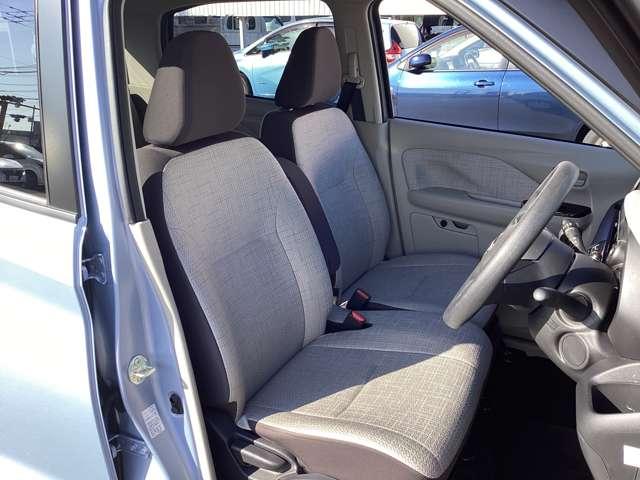 運転席まわりは、使用感も少なく良好な状態です。