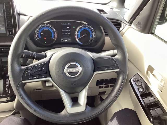 ステアリングも使用感が少なく、きれいな状態です