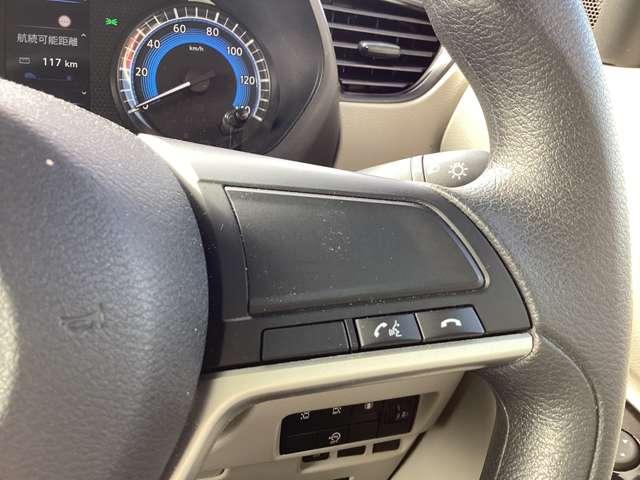 ステアリングも使用感が少なく、きれいな状態です