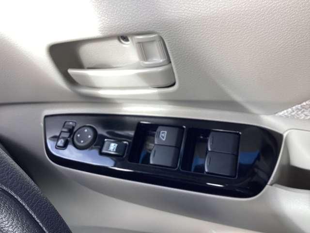 運転席のパワーウインドウ等操作部