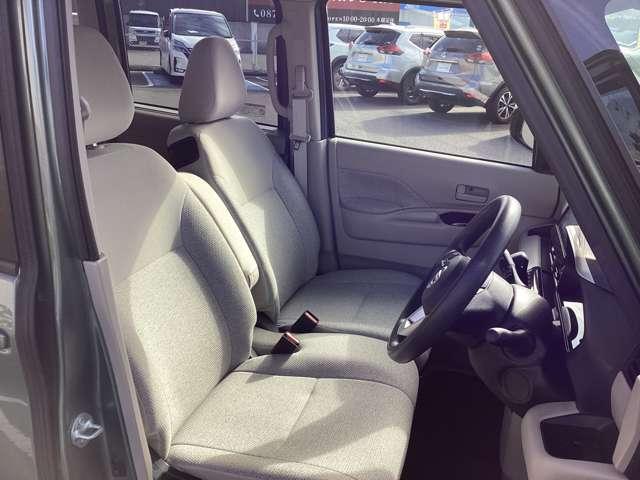 運転席まわりは、使用感も少なく良好な状態です。