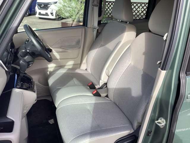 助手席まわりは、使用感も少なく良好な状態です。