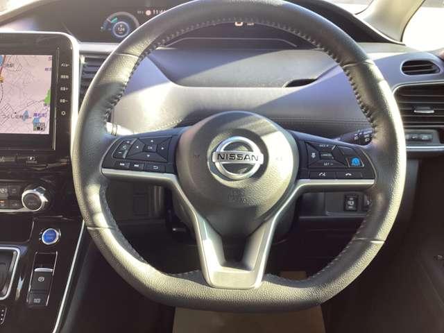 ステアリングも使用感が少なく、きれいな状態です