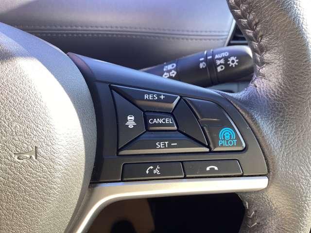 【プロパイロット】高速道でアクセル・ブレーキ・ハンドルをアシスト。運転の負担を軽減します。