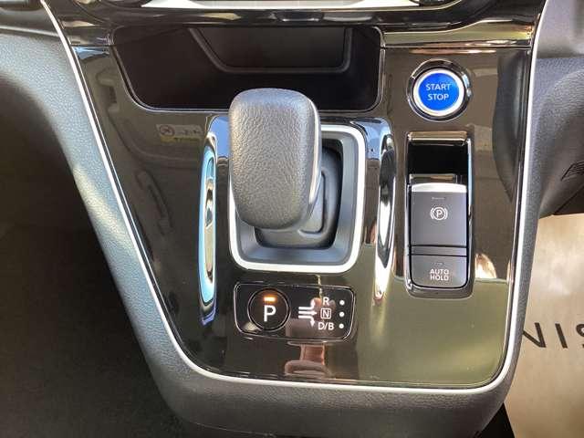 軽い操作で動かせるシフトレバー