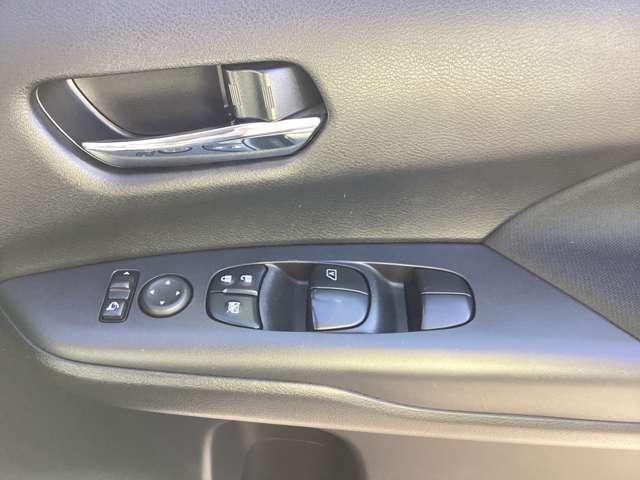 運転席のパワーウインドウ等操作部