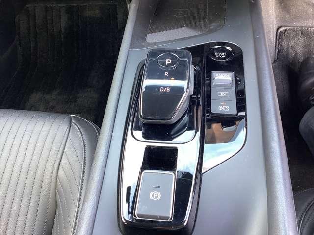 ノート １．２　Ｘ　革シート・シートヒーター・ナビＴＶ・プロパ　リアカメラ　衝突被害軽減ブレ－キ　全方位カメラ　ＥＴＣ付　アルミ　禁煙車　ＬＥＤヘッドライト　レーダークルーズ　レーンアシスト　インテリジェントキー　ワンオーナー　ドラレコ　アイドリングストップ（12枚目）