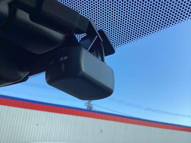 リーフ ｅ＋　ＡＵＴＥＣＨ　シートヒーター・ドラレコ・ＥＴＣ　インテリジェントアラウンドビューモニター　ＬＥＤ　レーンキープアシスト　ドラレコ　バックカメラ　インテリジェントキー　レーダークルーズコントロール　ワンオーナー　寒冷地仕様　禁煙　ナビＴＶ　キーフリー（13枚目）