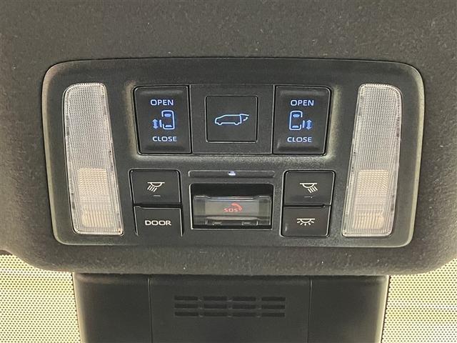 ��Ȃ̗����d���X���C�h�h�A�ƃp���[�o�b�N�h�A�A�R�l�N�e�b�h�T-�r�X�̃w���v�l�b�g�X�C�b�`����z�u���Ă��܂��B�@�\�̏ڍׂ̓X�^�b�t�ɂ��q�ˉ������B