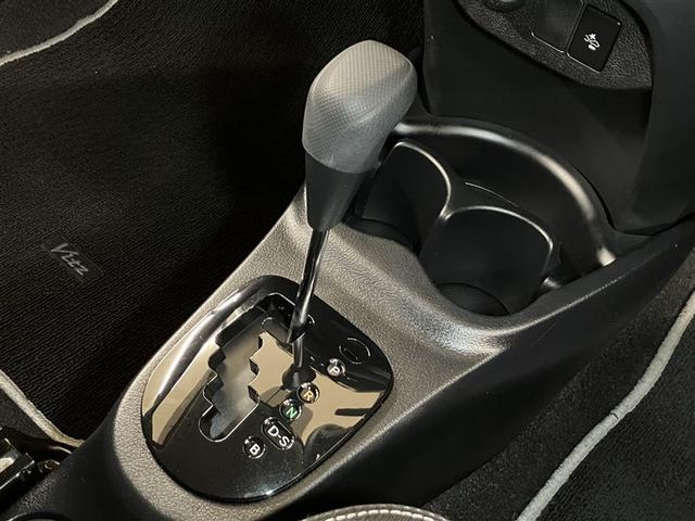 ヴィッツ Ｆ　セーフティーエディションＩＩＩ　フルセグ　メモリーナビ　ＤＶＤ再生　バックカメラ　衝突被害軽減システム　ＥＴＣ　ドラレコ　ＬＥＤヘッドランプ　ワンオーナー　記録簿（12枚目）