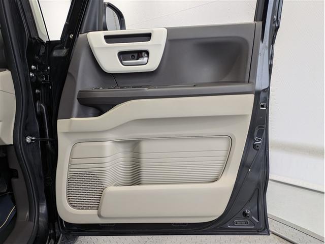 運転席ドア内張はご覧の通り。