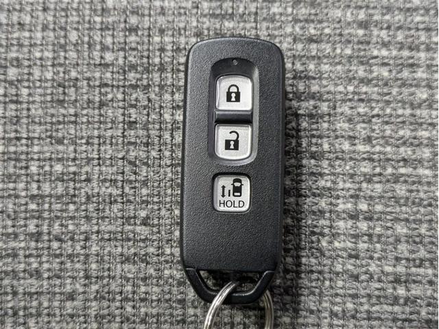 キーを取り出さずにドアを施錠&解錠。クルマの始動も可能です。