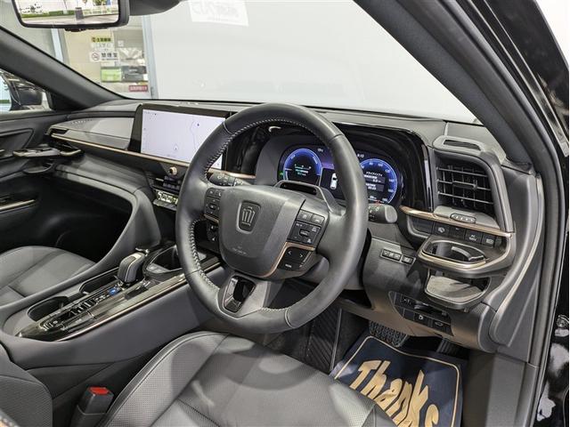 クラウンスポーツ Ｚ　革シート　サンルーフ　４ＷＤ　フルセグ　メモリーナビ　ミュージックプレイヤー接続可　バックカメラ　衝突被害軽減システム　ＥＴＣ　ドラレコ　ＬＥＤヘッドランプ　ワンオーナー　アイドリングストップ（4枚目）