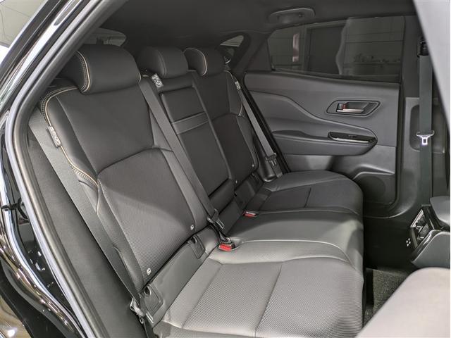 クラウンスポーツ Ｚ　革シート　サンルーフ　４ＷＤ　フルセグ　メモリーナビ　ミュージックプレイヤー接続可　バックカメラ　衝突被害軽減システム　ＥＴＣ　ドラレコ　ＬＥＤヘッドランプ　ワンオーナー　アイドリングストップ（12枚目）