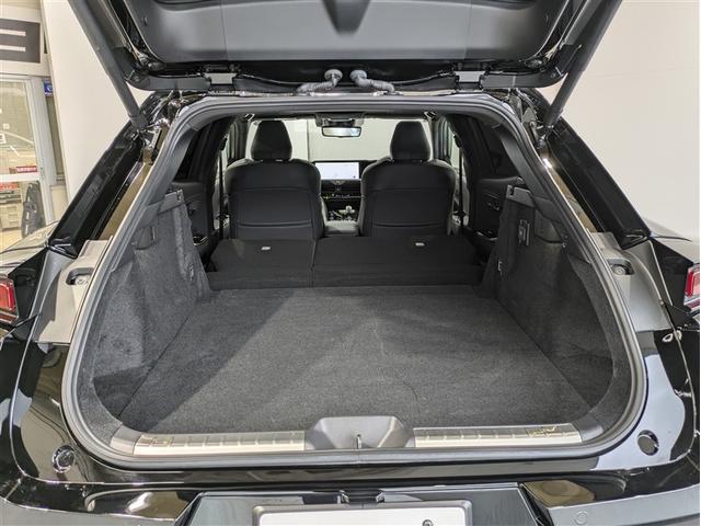 クラウンスポーツ Ｚ　革シート　サンルーフ　４ＷＤ　フルセグ　メモリーナビ　ミュージックプレイヤー接続可　バックカメラ　衝突被害軽減システム　ＥＴＣ　ドラレコ　ＬＥＤヘッドランプ　ワンオーナー　アイドリングストップ（15枚目）