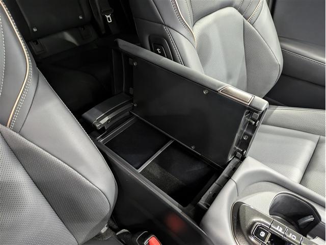 クラウンスポーツ Ｚ　革シート　サンルーフ　４ＷＤ　フルセグ　メモリーナビ　ミュージックプレイヤー接続可　バックカメラ　衝突被害軽減システム　ＥＴＣ　ドラレコ　ＬＥＤヘッドランプ　ワンオーナー　アイドリングストップ（30枚目）