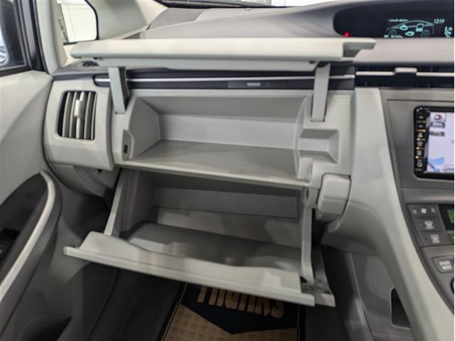 プリウス Ｇ　フルセグ　メモリーナビ　ＤＶＤ再生　バックカメラ　ＥＴＣ　ＬＥＤヘッドランプ　ワンオーナー　記録簿　アイドリングストップ（9枚目）