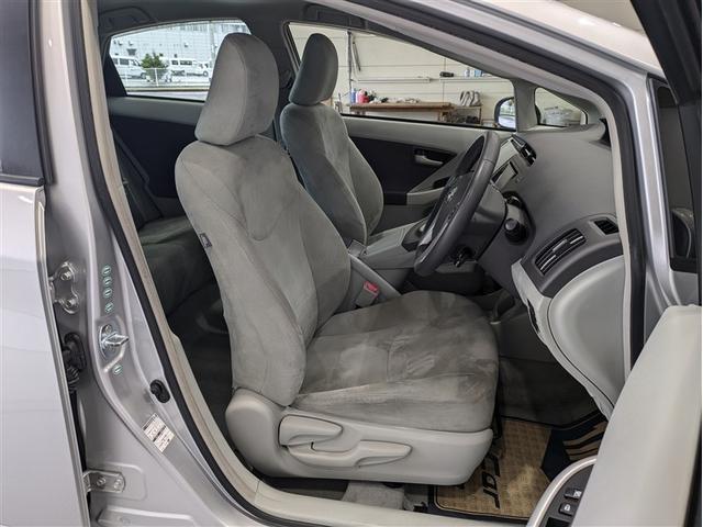 プリウス Ｇ　フルセグ　メモリーナビ　ＤＶＤ再生　バックカメラ　ＥＴＣ　ＬＥＤヘッドランプ　ワンオーナー　記録簿　アイドリングストップ（12枚目）