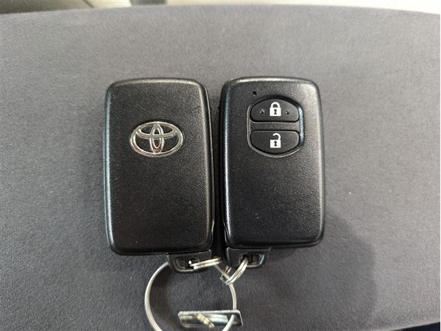 プリウス Ｇ　フルセグ　メモリーナビ　ＤＶＤ再生　バックカメラ　ＥＴＣ　ＬＥＤヘッドランプ　ワンオーナー　記録簿　アイドリングストップ（18枚目）