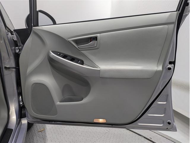 プリウス Ｓ　メモリーナビ　ＤＶＤ再生　バックカメラ　ＥＴＣ　ＨＩＤヘッドライト　ワンオーナー　記録簿　アイドリングストップ（10枚目）