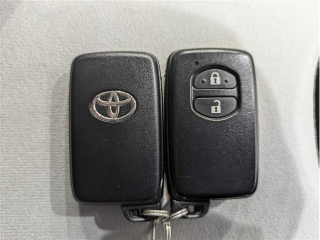 プリウス Ｓ　メモリーナビ　ＤＶＤ再生　バックカメラ　ＥＴＣ　ＨＩＤヘッドライト　ワンオーナー　記録簿　アイドリングストップ（18枚目）