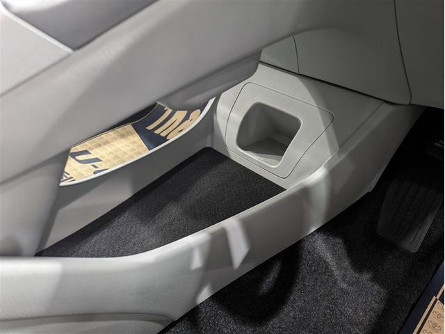 プリウス Ｓ　メモリーナビ　ＤＶＤ再生　バックカメラ　ＥＴＣ　ＨＩＤヘッドライト　ワンオーナー　記録簿　アイドリングストップ（27枚目）