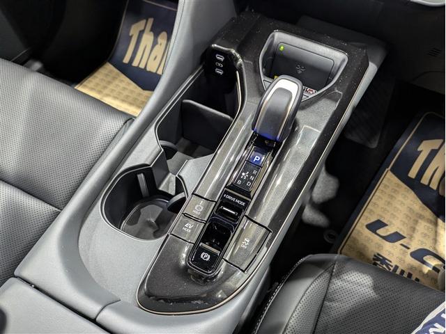 クラウンスポーツ Z 革シート サンルーフ 4WD フルセグ メモリーナビ ミュージックプレイヤー接続可 バックカメラ 衝突被害軽減システム ETC ドラレコ LEDヘッドランプ ワンオーナー フルエアロ 記録簿(30枚目)