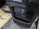 アクセサリーソケットや、携帯の充電などに便利なUSBポートを装備!車内にあると便利なアイテムのひとつですね