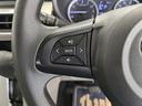 ステアリングスイッチ付き。前方から目を離すことなく操作することが可能です。