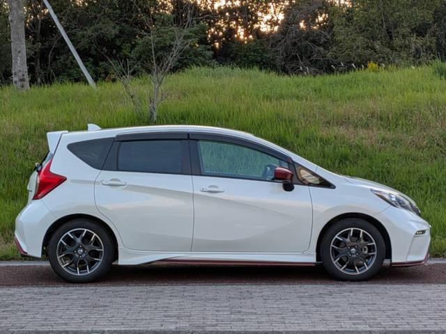 ノート ニスモ NISMO専用エアロ/16インチAW/シート プッシュスタート/インテリキー オートエアコン LEDヘッドライト オートライト 純正ナビ Bluetooth CD/DVD再生 フルセグTV(4枚目)