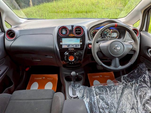 ノート ニスモ NISMO専用エアロ/16インチAW/シート プッシュスタート/インテリキー オートエアコン LEDヘッドライト オートライト 純正ナビ Bluetooth CD/DVD再生 フルセグTV(17枚目)