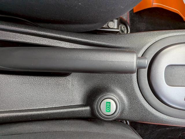 ノート ニスモ NISMO専用エアロ/16インチAW/シート プッシュスタート/インテリキー オートエアコン LEDヘッドライト オートライト 純正ナビ Bluetooth CD/DVD再生 フルセグTV(28枚目)