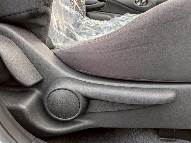 ノート ニスモ NISMO専用エアロ/16インチAW/シート プッシュスタート/インテリキー オートエアコン LEDヘッドライト オートライト 純正ナビ Bluetooth CD/DVD再生 フルセグTV(29枚目)