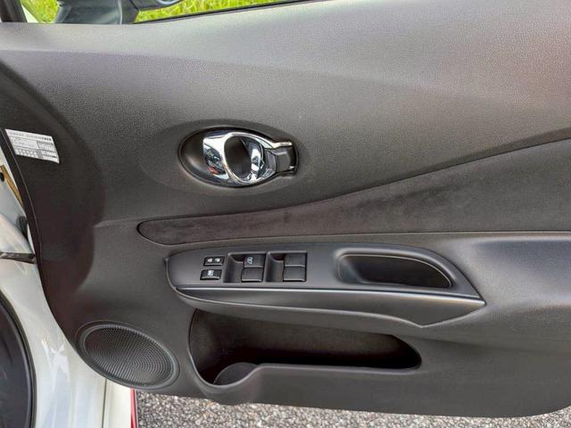 ノート ニスモ NISMO専用エアロ/16インチAW/シート プッシュスタート/インテリキー オートエアコン LEDヘッドライト オートライト 純正ナビ Bluetooth CD/DVD再生 フルセグTV(30枚目)