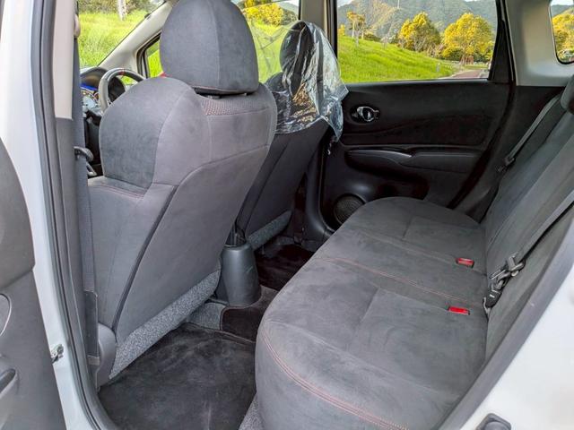 ノート ニスモ NISMO専用エアロ/16インチAW/シート プッシュスタート/インテリキー オートエアコン LEDヘッドライト オートライト 純正ナビ Bluetooth CD/DVD再生 フルセグTV(33枚目)