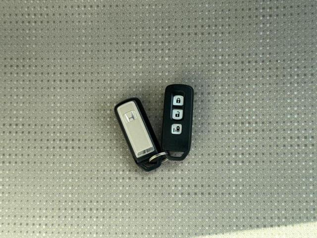 Ｎ－ＢＯＸ Ｇ・Ｌパッケージ２トーンカラースタイル　新品タイヤ／保証書／純正　ＳＤナビ／電動スライドドア／ＥＴＣ／ＥＢＤ付ＡＢＳ／横滑り防止装置／アイドリングストップ／フルセグＴＶ／エアバッグ　運転席／エアバッグ　助手席　ワンオーナー　片側電動スライド（40枚目）