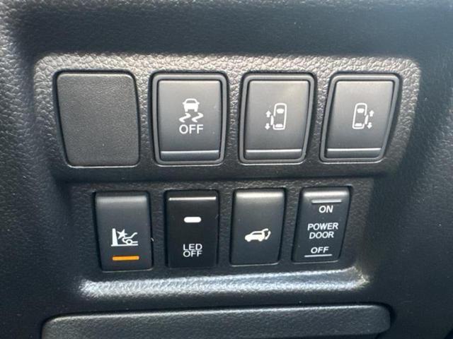 エルグランド ハイウェイスタープレミアム　新品タイヤ／保証書／純正　ＳＤナビ／フリップダウンモニター／両側電動スライドドア／シートヒーター／シート　フルレザー／電動バックドア／ＥＴＣ／ＥＢＤ付ＡＢＳ／横滑り防止装置／フルセグＴＶ　革シート（30枚目）