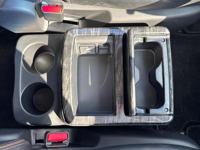 エルグランド ハイウェイスタープレミアム　新品タイヤ／保証書／純正　ＳＤナビ／フリップダウンモニター／両側電動スライドドア／シートヒーター／シート　フルレザー／電動バックドア／ＥＴＣ／ＥＢＤ付ＡＢＳ／横滑り防止装置／フルセグＴＶ　革シート（37枚目）