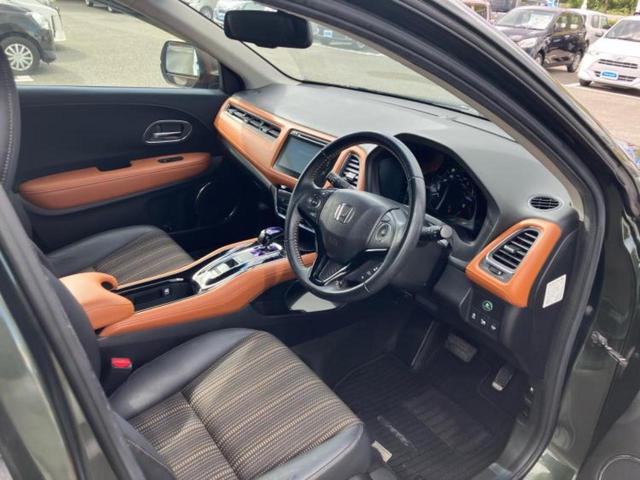 ヴェゼル ハイブリッドZ 新品タイヤ/純正 ナビ/衝突安全装置/シートヒーター/シート ハーフレザー/ヘッドランプ LED/Bluetooth接続/ETC/EBD付ABS/横滑り防止装置/アイドリングストップ バックカメラ(4枚目)