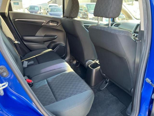 フィット 13G・Fパッケージ 純正 SDナビ/EBD付ABS/横滑り防止装置/アイドリングストップ/エアバッグ 運転席/エアバッグ 助手席/アルミホイール 社外 14インチ/パワーウインドウ/キーレスエントリー 盗難防止装置(5枚目)