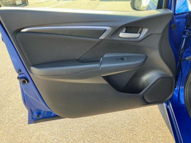 フィット 13G・Fパッケージ 純正 SDナビ/EBD付ABS/横滑り防止装置/アイドリングストップ/エアバッグ 運転席/エアバッグ 助手席/アルミホイール 社外 14インチ/パワーウインドウ/キーレスエントリー 盗難防止装置(22枚目)