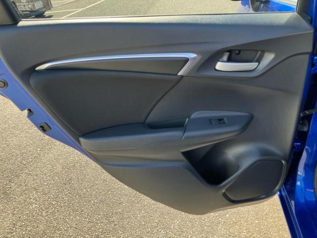 フィット 13G・Fパッケージ 純正 SDナビ/EBD付ABS/横滑り防止装置/アイドリングストップ/エアバッグ 運転席/エアバッグ 助手席/アルミホイール 社外 14インチ/パワーウインドウ/キーレスエントリー 盗難防止装置(23枚目)