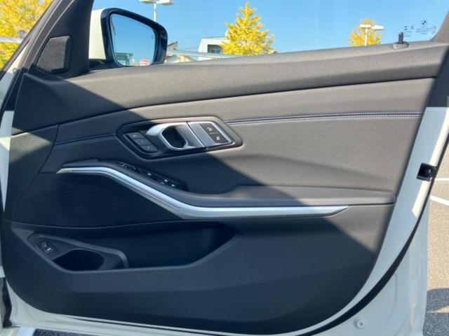 3シリーズ 4WD320d xDriveツーリングMスポーツ 保証書/純正 ナビ/衝突安全装置/シートヒーター/全方位モニター/車線逸脱防止支援システム/シート ハーフレザー/パーキングアシスト 自動操舵/電動バックドア/ドライブレコーダー 社外 全周囲カメラ(20枚目)