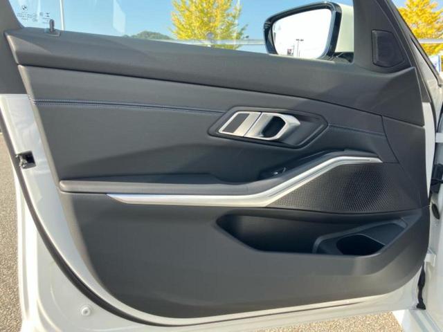 3シリーズ 4WD320d xDriveツーリングMスポーツ 保証書/純正 ナビ/衝突安全装置/シートヒーター/全方位モニター/車線逸脱防止支援システム/シート ハーフレザー/パーキングアシスト 自動操舵/電動バックドア/ドライブレコーダー 社外 全周囲カメラ(22枚目)