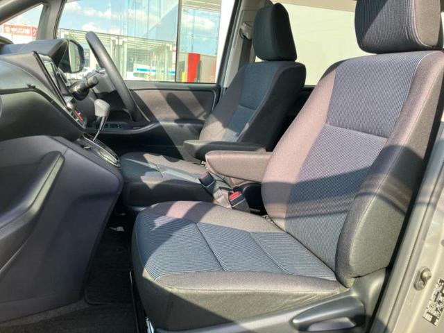 ノア Xディライトプラス 新品タイヤ/保証書/純正 SDナビ/フリップダウンモニター/両側電動スライドドア/ETC/EBD付ABS/横滑り防止装置/アイドリングストップ/フルセグTV/エアバッグ 運転席/エアバッグ 助手席(7枚目)