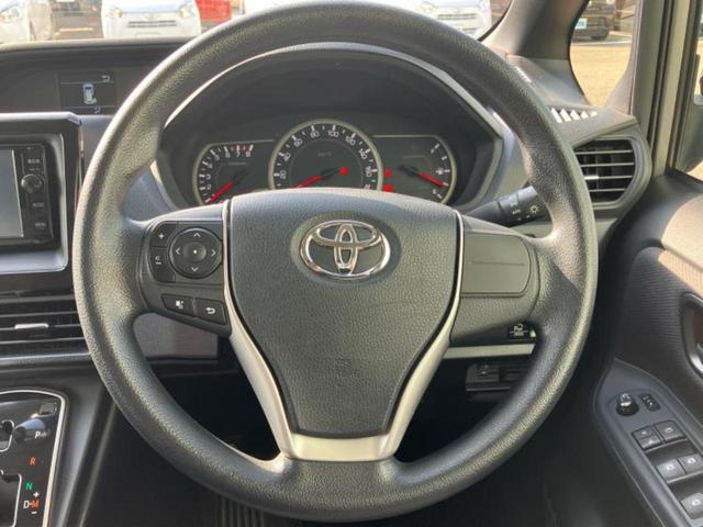 ノア Xディライトプラス 新品タイヤ/保証書/純正 SDナビ/フリップダウンモニター/両側電動スライドドア/ETC/EBD付ABS/横滑り防止装置/アイドリングストップ/フルセグTV/エアバッグ 運転席/エアバッグ 助手席(16枚目)