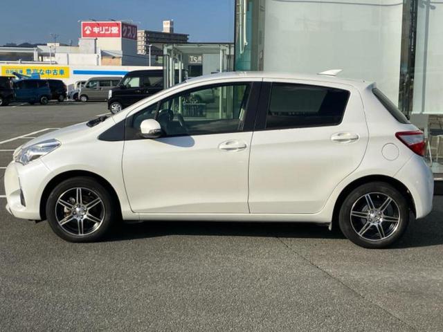 ヴィッツ F 新品タイヤ/保証書/純正 SDナビ/ヘッドランプ LED/EBD付ABS/ワンセグTV/エアバッグ 運転席/エアバッグ 助手席/アルミホイール 社外 15インチ/パワーウインドウ LEDヘッドランプ(2枚目)