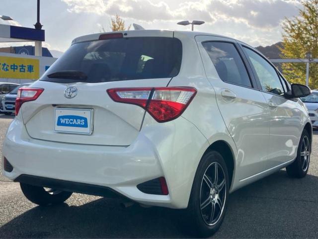 ヴィッツ F 新品タイヤ/保証書/純正 SDナビ/ヘッドランプ LED/EBD付ABS/ワンセグTV/エアバッグ 運転席/エアバッグ 助手席/アルミホイール 社外 15インチ/パワーウインドウ LEDヘッドランプ(3枚目)