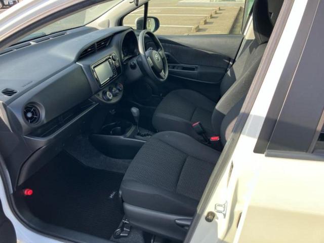 ヴィッツ F 新品タイヤ/保証書/純正 SDナビ/ヘッドランプ LED/EBD付ABS/ワンセグTV/エアバッグ 運転席/エアバッグ 助手席/アルミホイール 社外 15インチ/パワーウインドウ LEDヘッドランプ(6枚目)