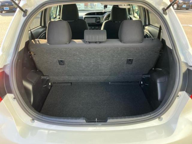 ヴィッツ F 新品タイヤ/保証書/純正 SDナビ/ヘッドランプ LED/EBD付ABS/ワンセグTV/エアバッグ 運転席/エアバッグ 助手席/アルミホイール 社外 15インチ/パワーウインドウ LEDヘッドランプ(8枚目)